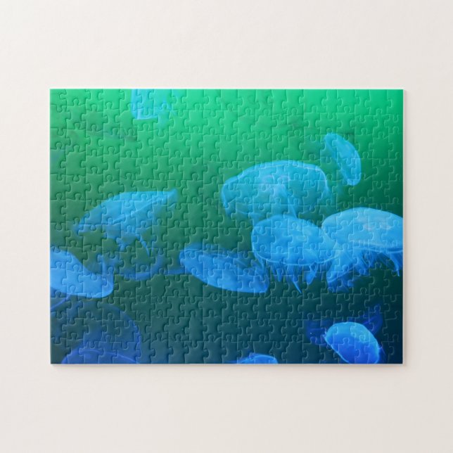 Puzzle Belle méduse bleue dans l'eau verte (Horizontal)