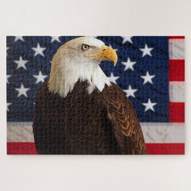 Puzzle Bientôt Eagle looking with a American flag (Horizontal)