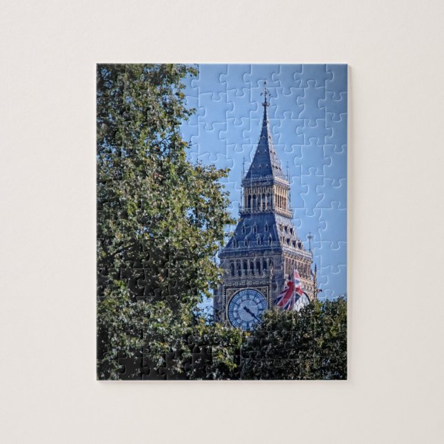 Puzzle Big Ben Peeks à travers les arbres - 8x10 - 110 pc (Vertical)