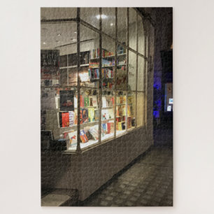 Puzzle Bookstore Window at Night, Londres Photographie