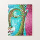 Bouddha bleu et rose font face à la mosaïque