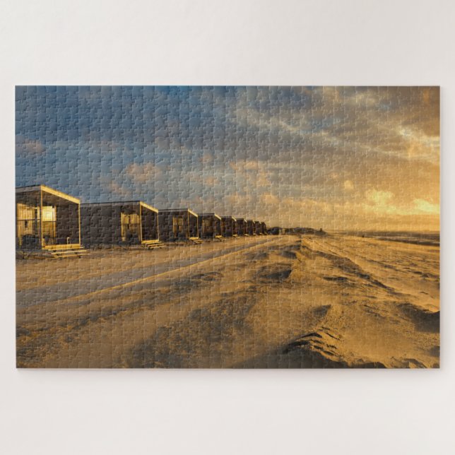 Puzzle Cabines de plage au coucher du soleil sur la côte  (Horizontal)