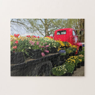 Puzzle Camion rouge avec fleurs de printemps et arc-en-ci