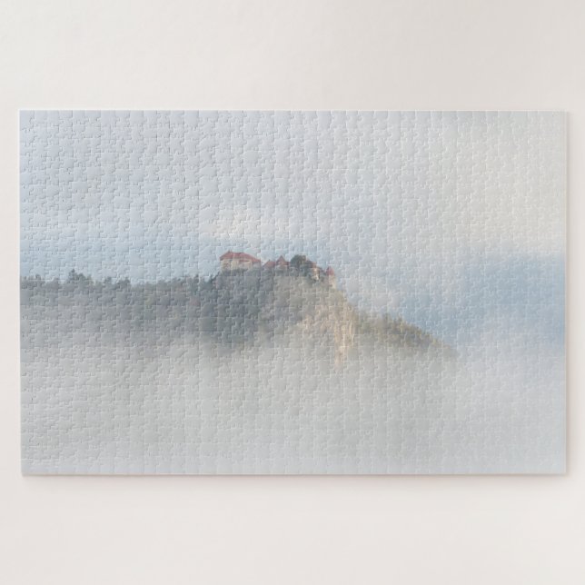 Puzzle Château saigné entouré par des nuages (Horizontal)