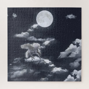 Puzzle Cheval ailé blanc : ciel illuminé par la lune.
