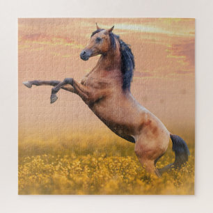 Puzzle Cheval élevant dans un champ de fleurs