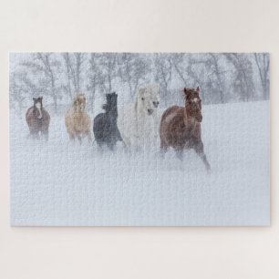 Puzzle Chevaux courant à travers la neige