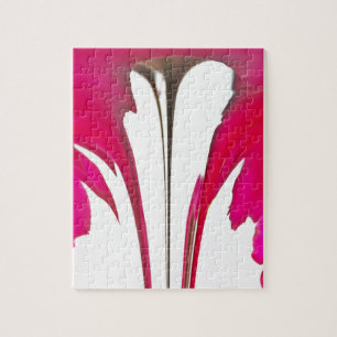 Puzzle Chic rouge extraordinaire rose sous le ciel blanc.