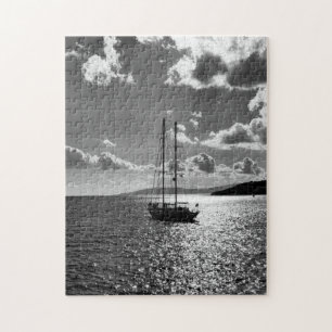 Puzzle Ciel dramatique cool au-dessus du yacht sur la mer
