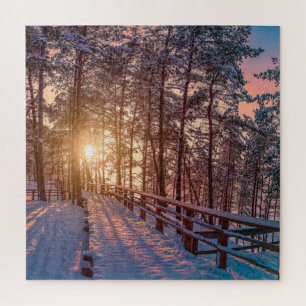 Puzzle Coucher de soleil dans la pinède enneigée avec ray