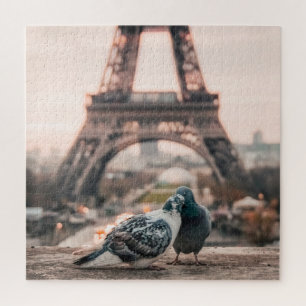 Puzzle Couple pigeons in front of Paris Eiffel Tower