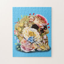 Crâne avec rose et araignée florale bleue