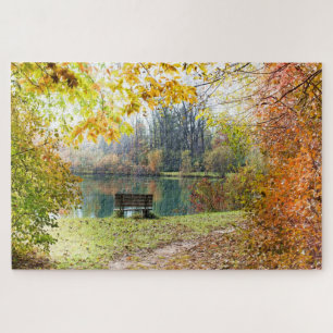 Puzzle de feuilles d'automne panoramique au bord d