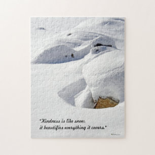 Puzzle Débordement de neige au-dessus des rochers