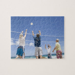 Puzzle Des hommes matures sautant pour le volley-ball sur