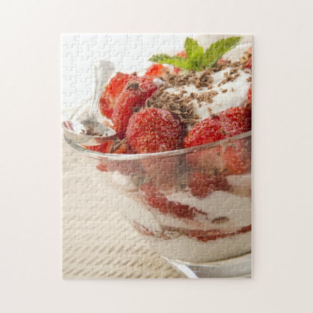 Puzzle Dessert de fraise avec du yaourt frais (Vertical)