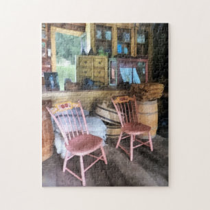 Puzzle Deux chaises roses au magasin général