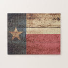 Drapeau d'état du Texas sur le vieux grain en bois