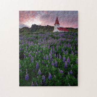 Puzzle Église dans le champ de Fleurs sauvages lupins en