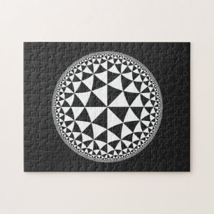 Puzzle Et blanche mandala rempli par triangle noire