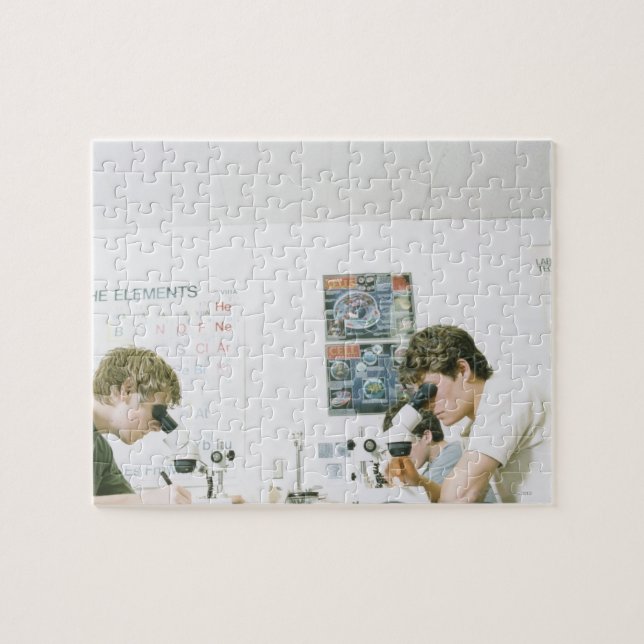 Puzzle Étudiants avec microscopie (Horizontal)