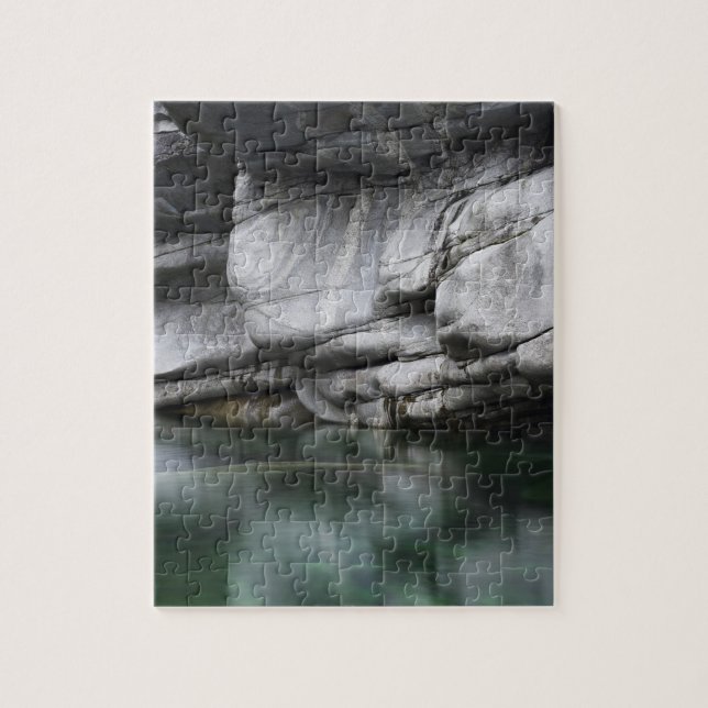 Puzzle Falaise arrondie de roche par la rivière de (Vertical)