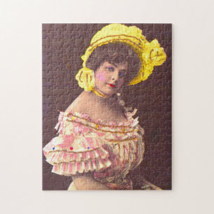 Puzzle Femme des années 1890 en tenue frileuse