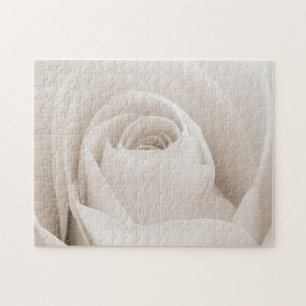 Puzzle Fermez-vous des pétales de rose blancs
