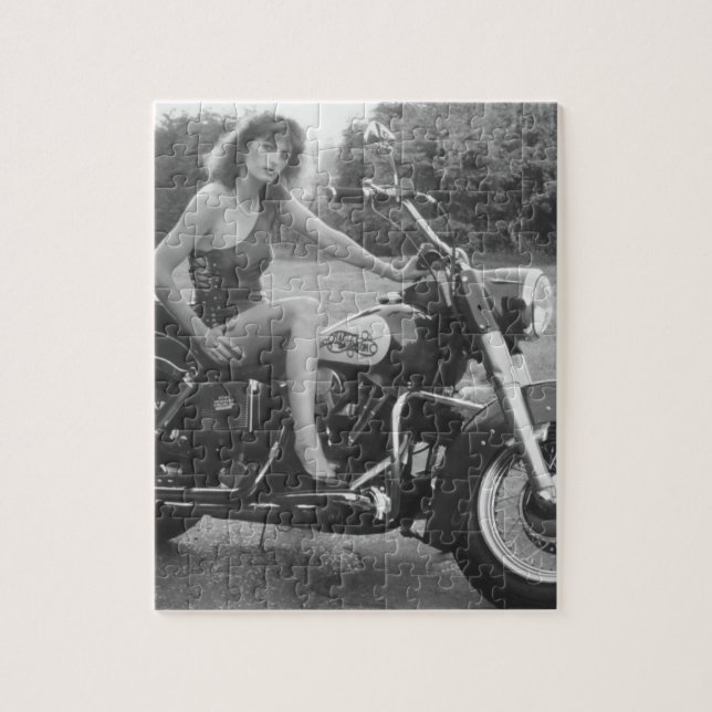 Puzzle Fille de pin-up de motocyclette (Vertical)