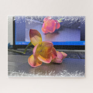 Puzzle Fleur Freesia sur le clavier
