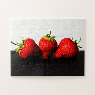 Puzzle Fraises sur blanc sur noir 11x14 30pc jpcnm