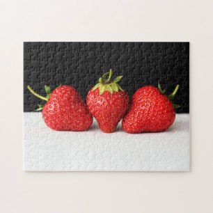 Puzzle Fraises sur noir sur blanc 11x14 252pc jpa