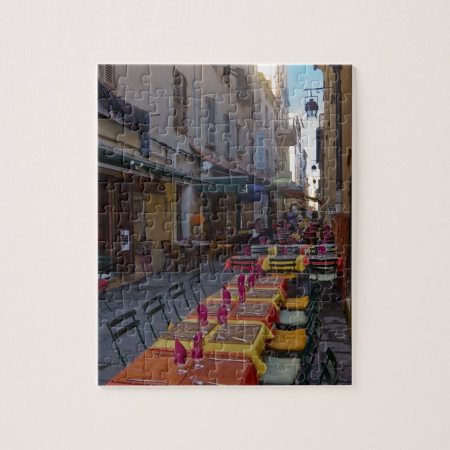 Puzzle France, Corse. Tables de cafés dressées en étroit (Vertical)