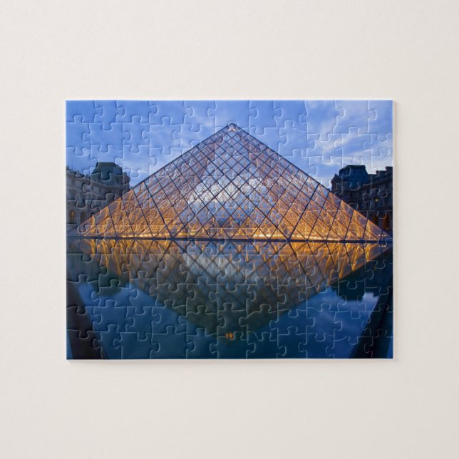 Puzzle France, Paris. Le Louvre au crépuscule. Crédit (Horizontal)