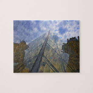 Puzzle France, Paris. Les nuages se reflètent sur le Louv