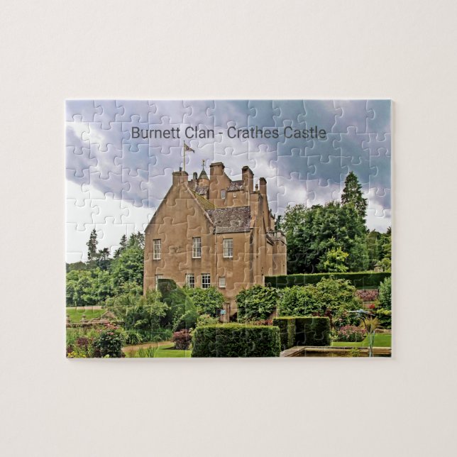 Puzzle Garden Crathes Castle, Scottish Burnett Clan (Horizontal)