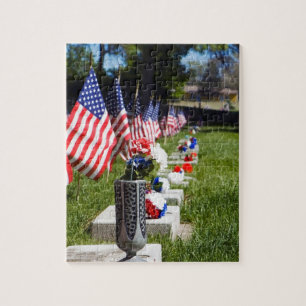 Puzzle Graves habillées avec des drapeaux du jour commémo
