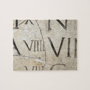 Puzzle Gros plan de lettres romaines anciennes sur marbre