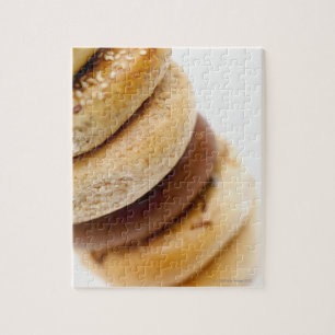 Puzzle Gros plan d'une pile de bagels assortis