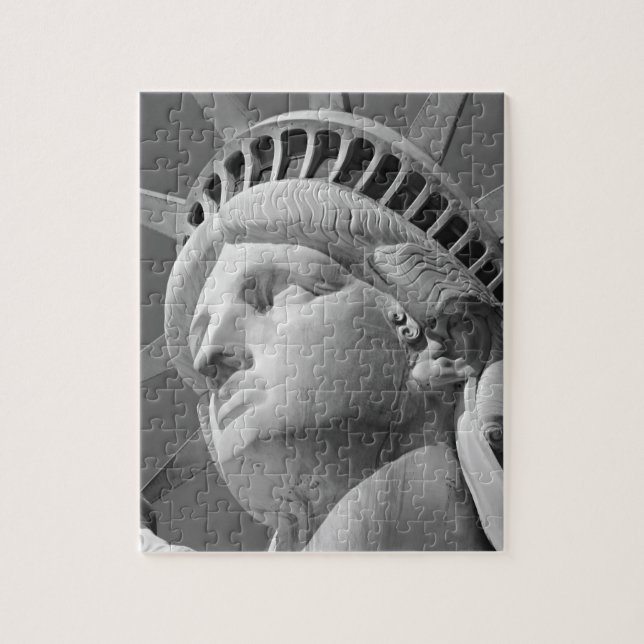 Puzzle Gros plan noir et blanc Statue de la Liberté (Vertical)