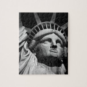 Puzzle Gros plan Statue blanche noire de Liberty New York