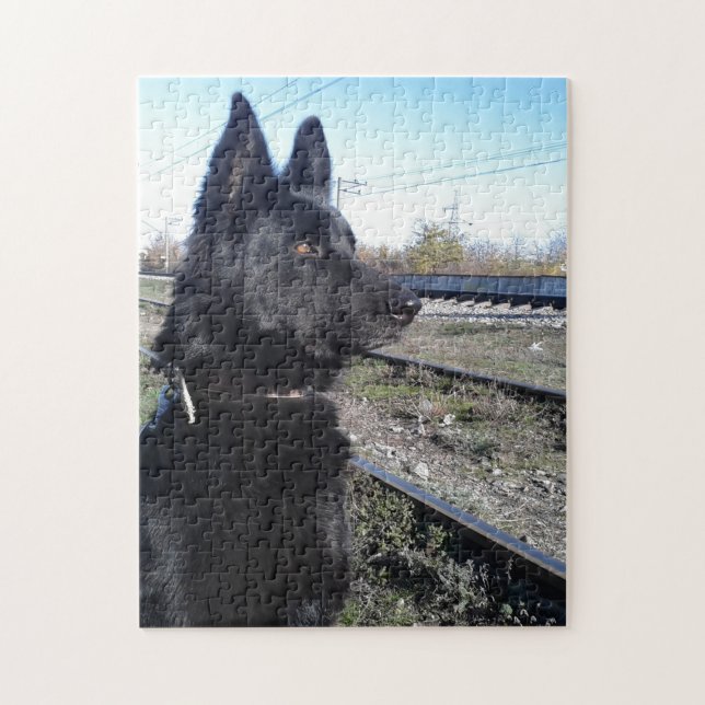 Puzzle GSD noir avec des voies de train (Vertical)