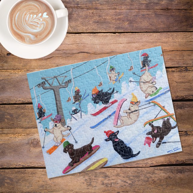 Puzzle Hiver Fun Skiing Labradors (Winter Fun Skiing Labradors Jigsaw Puzzle featuring Labradors in action at the winter resort.)