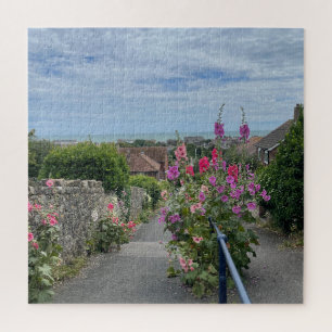 Puzzle Hollyhocks le long du mur de l'église St Leonards 