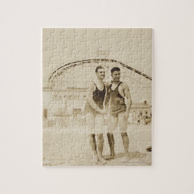 Puzzle Hommes se tenant sur la plage (Vertical)