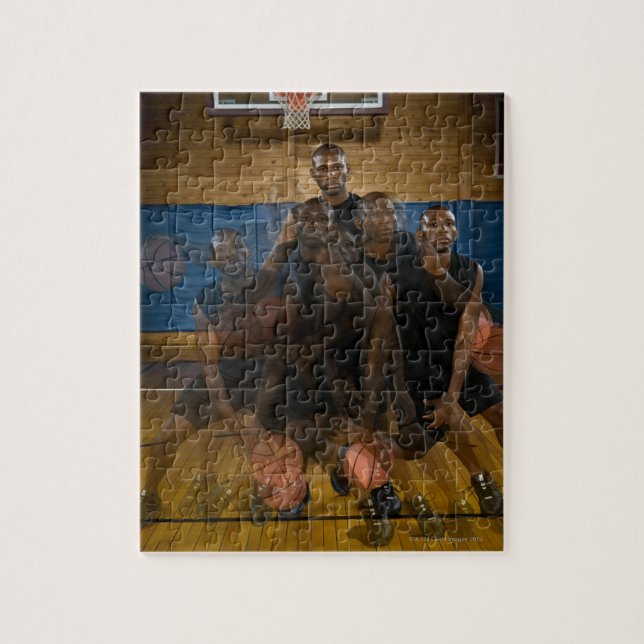 Puzzle Joueur de basket-ball boule dribble sur le terrain (Vertical)