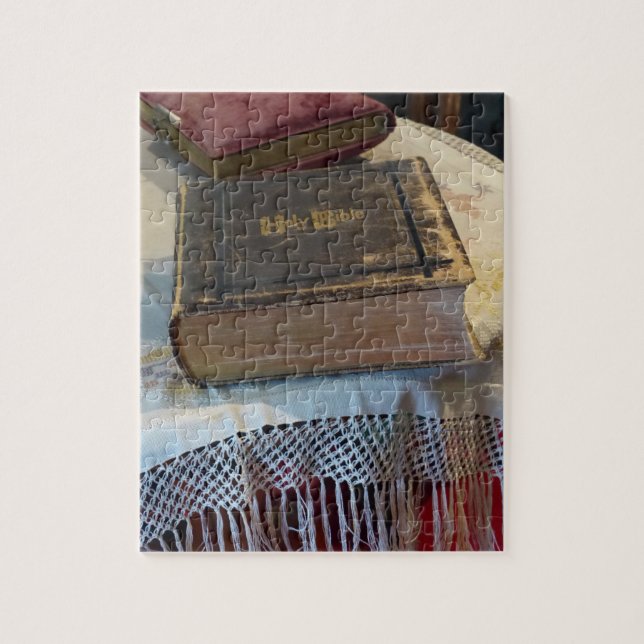Puzzle La Sainte Bible sur la nappe de dentelle Vintage (Vertical)