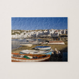Puzzle La ville portuaire avec des bateaux de pêche colo