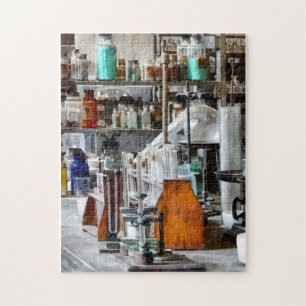 Puzzle Laboratoire de chimie avec tubes à essai et cornue