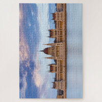 Le bâtiment du Parlement à Budapest, sur le Danube